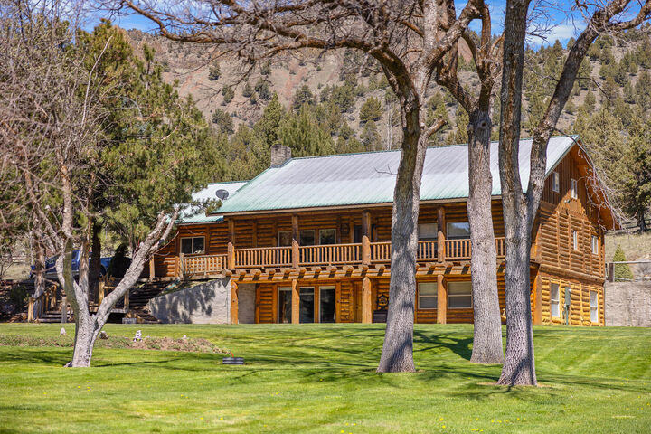 Property Photo:  16305 N Ochoco Highway  OR 97754 