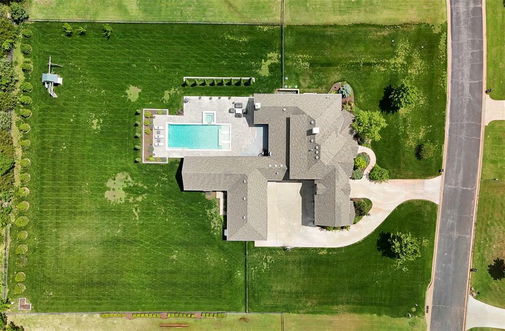 Property Photo: 2501 La Belle Rue OK 73034