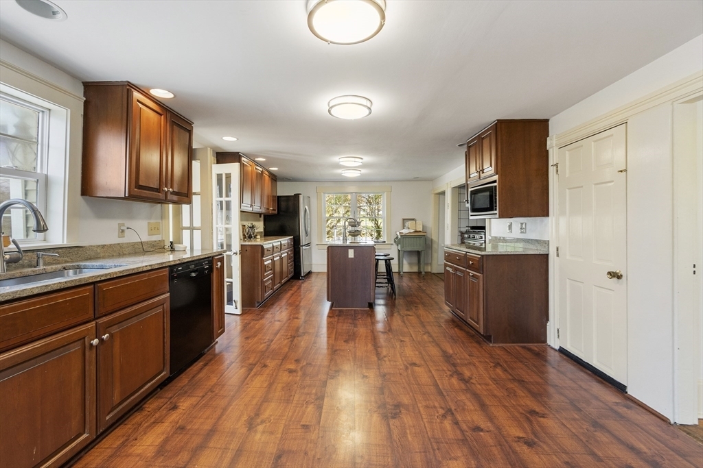 Property Photo: 293 West St MA 01462
