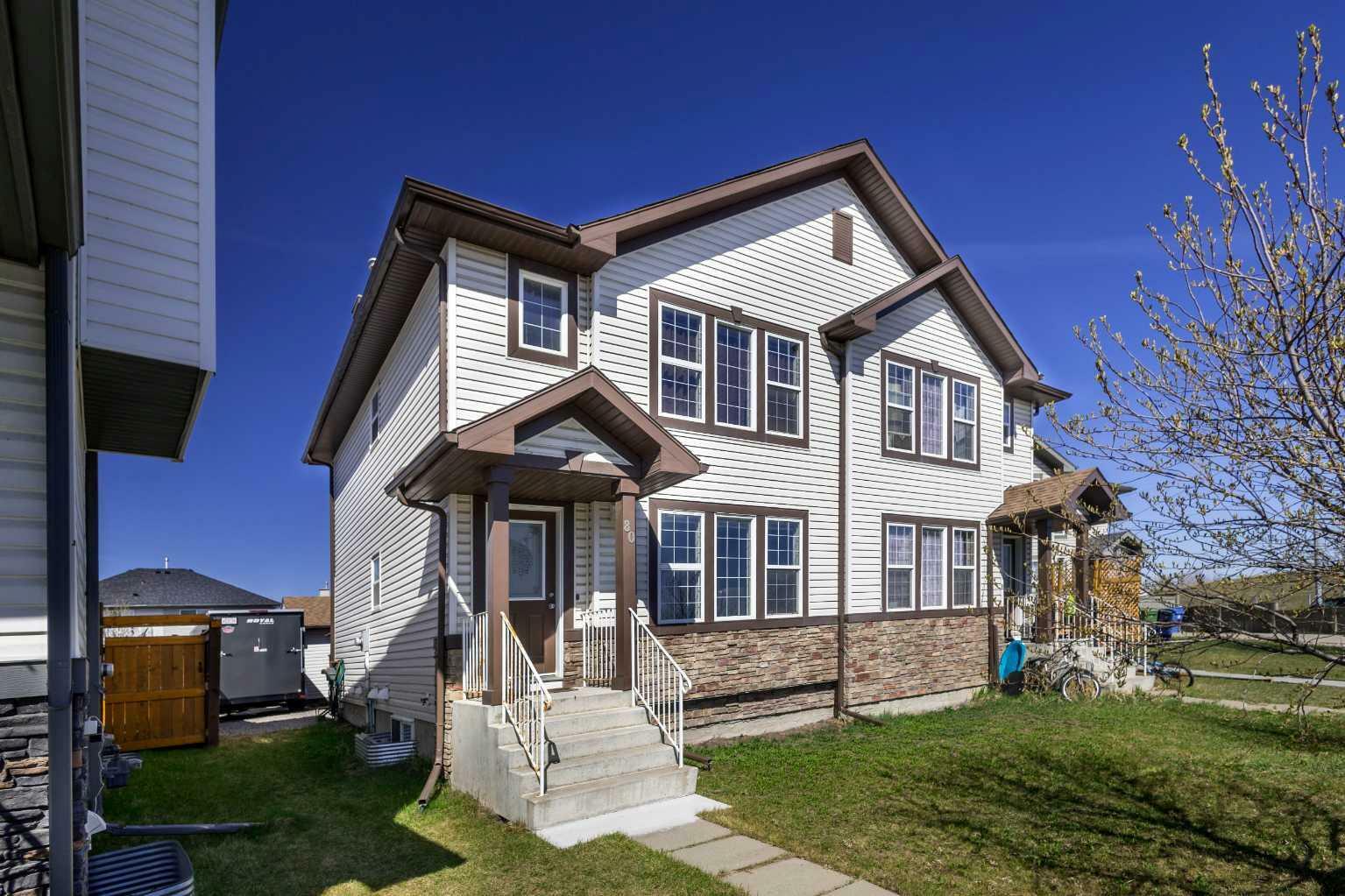 Property Photo:  80 Saddlebrook Common NE  AB T3J 0J6 