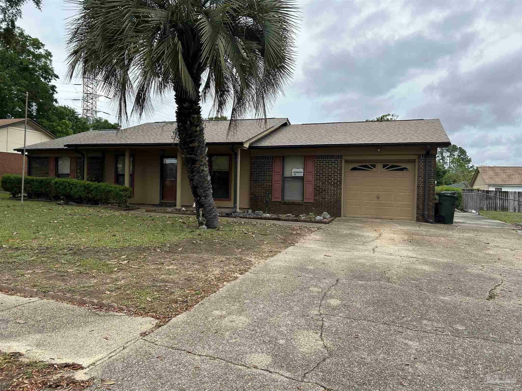 Property Photo: 7851 Coronet Way FL 32514