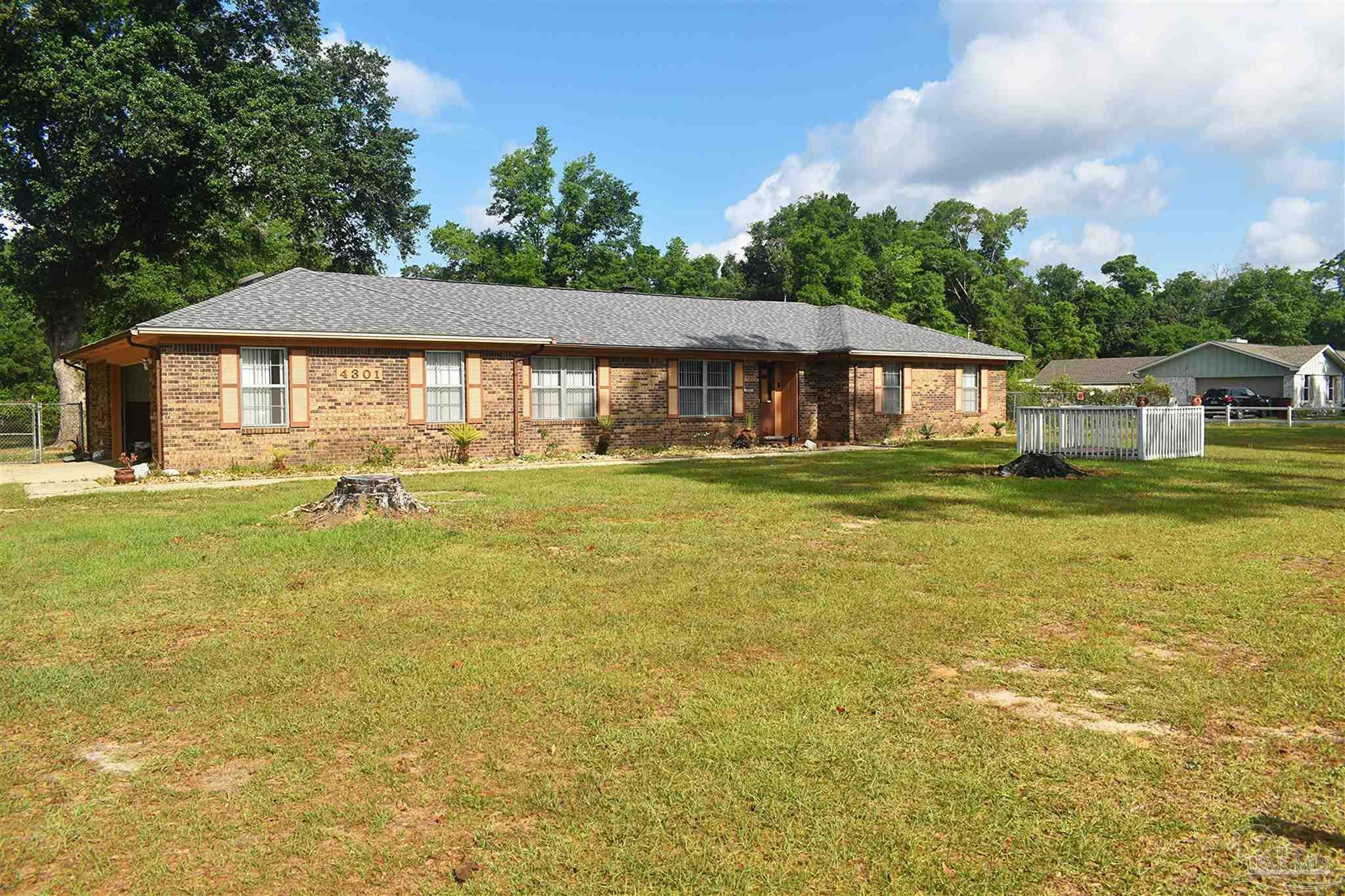 Property Photo: 4301 Jernigan Rd FL 32571