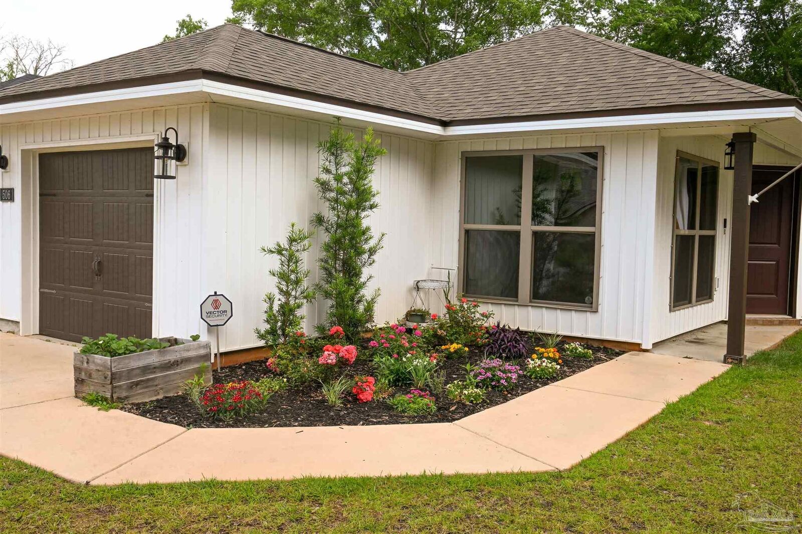 Property Photo: 506 W Ensley St FL 32534
