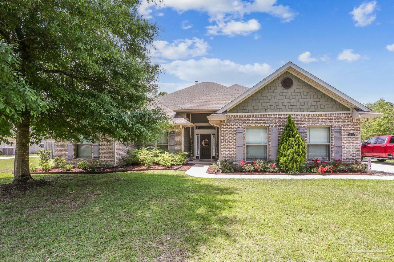 Property Photo: 6019 Augustine Dr FL 32571