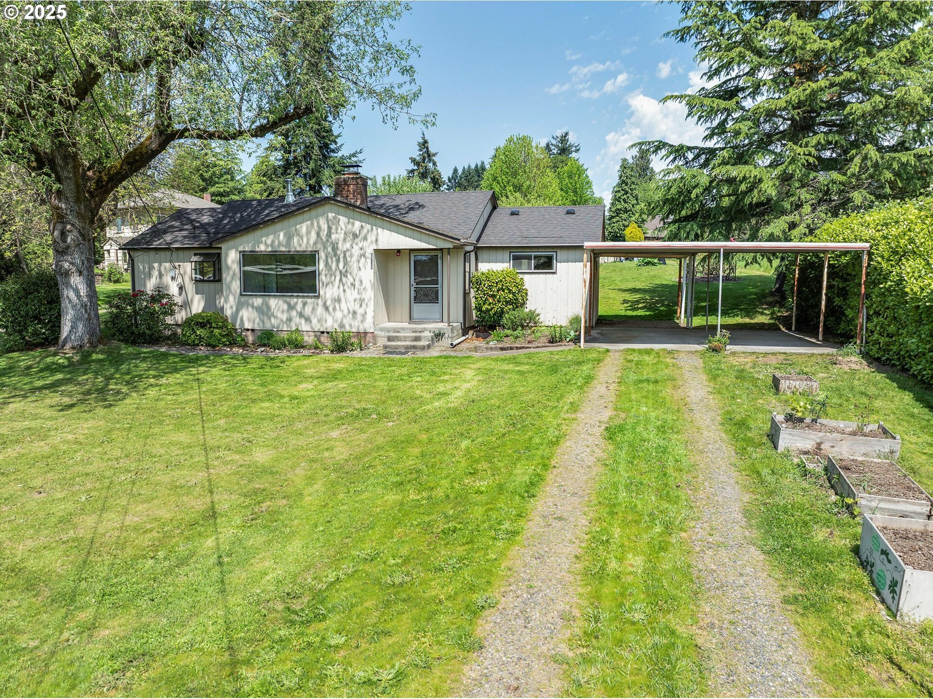 Property Photo: 5525 SE Railroad Ave OR 97222