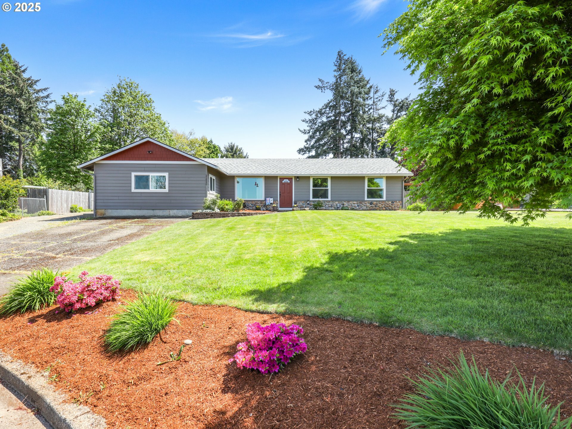 Property Photo: 21520 S Clearview Ct OR 97045