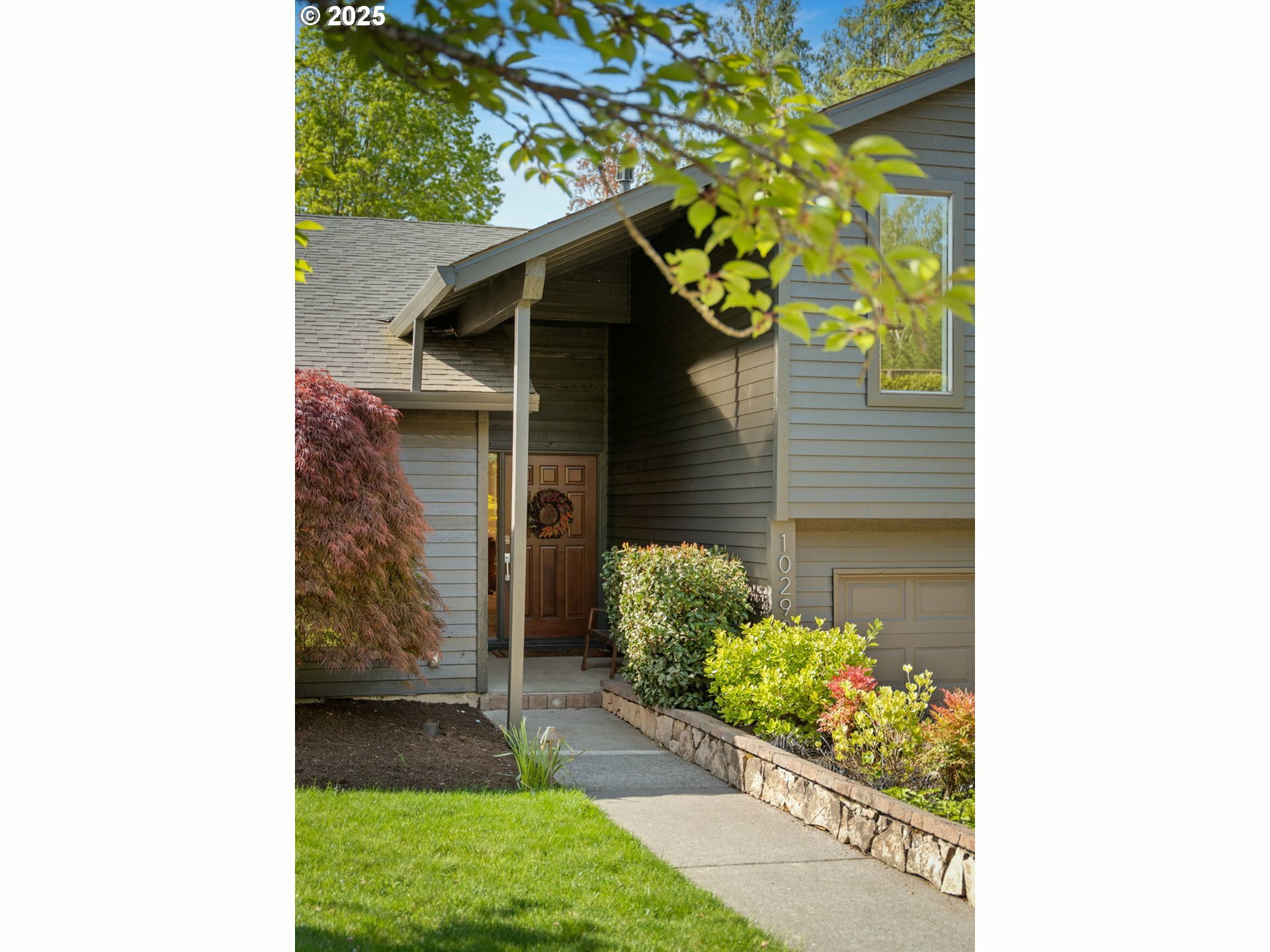 Property Photo: 10292 NW Alpenglow Way OR 97229
