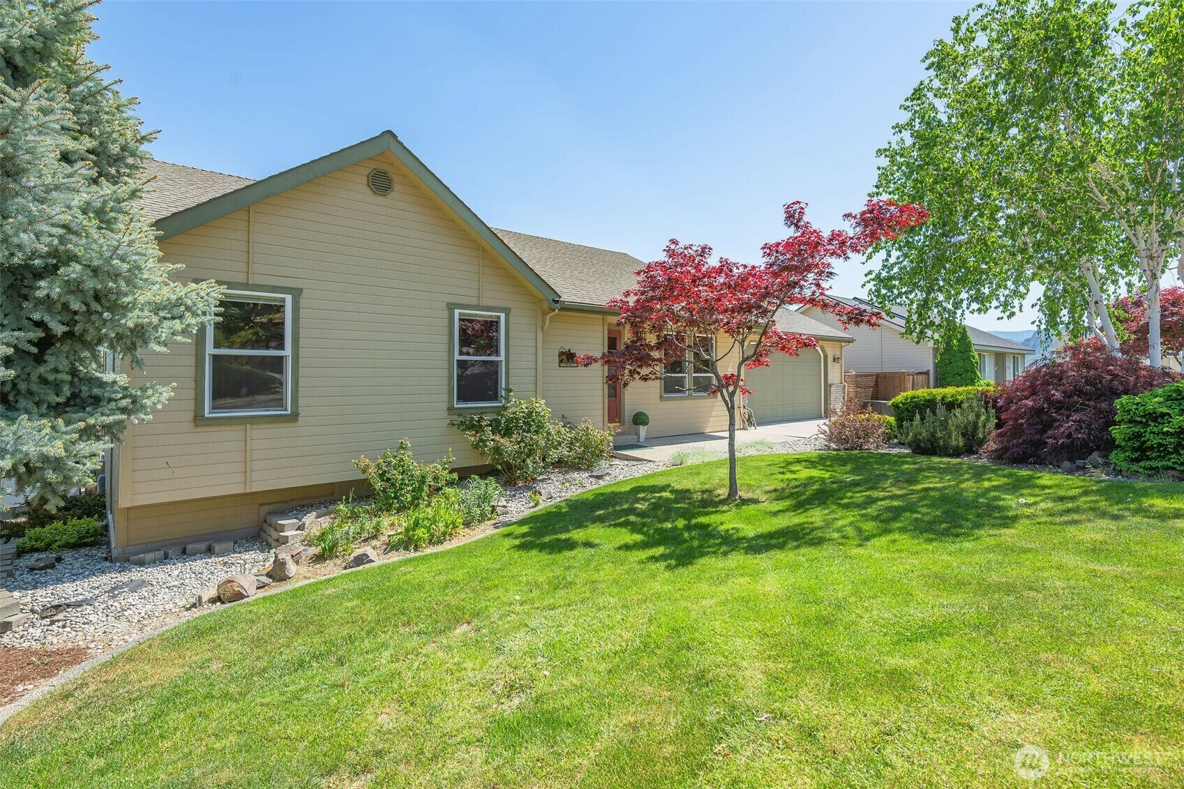 Property Photo: 1921 Hideaway Place WA 98801