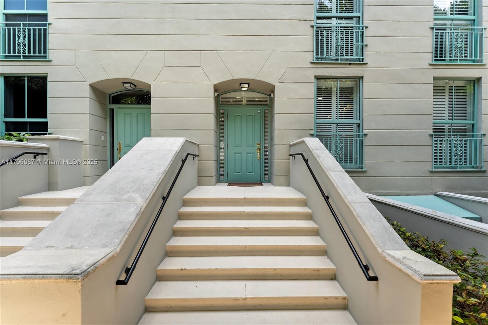 Property Photo: 614 Valencia Ave 103 FL 33134