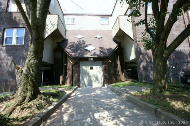 Property Photo: 183 Livingston Place 2 CT 06610