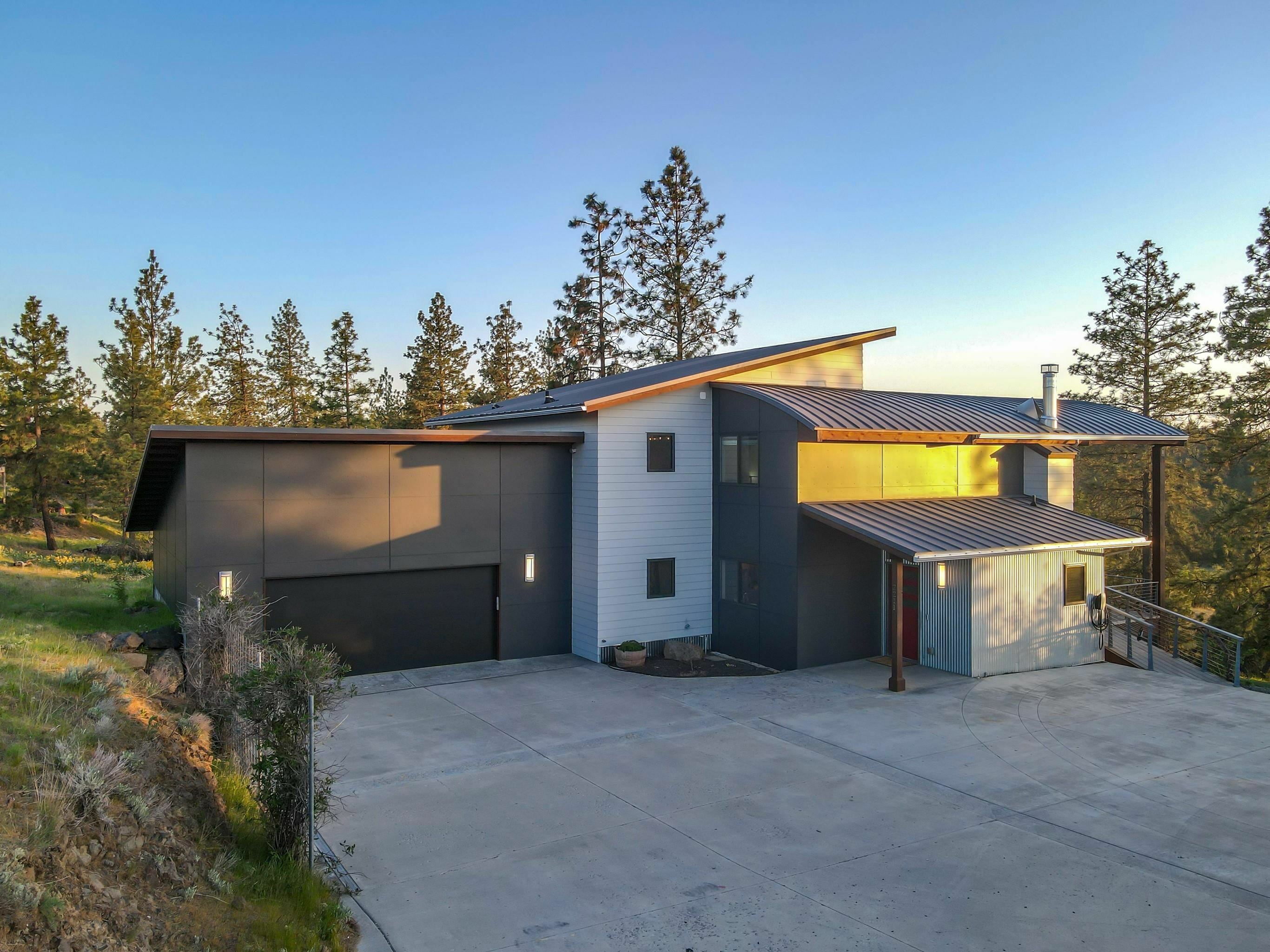 Property Photo: 2211 N Palisades Ln WA 99224