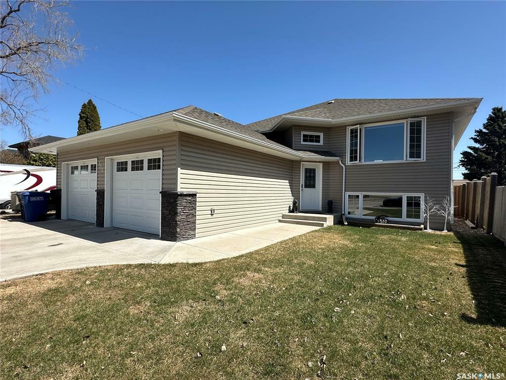 Property Photo: 310 6th Street SK S0K 2A0