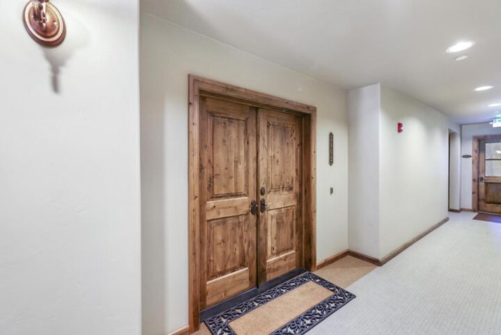 Property Photo:  2803 Summit 1 Condo Drive Dr 2803  ID 83353 