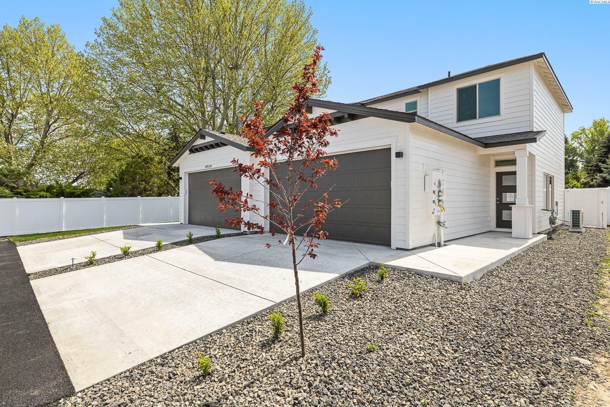 Property Photo: 1075 S Underwood Pl WA 99337
