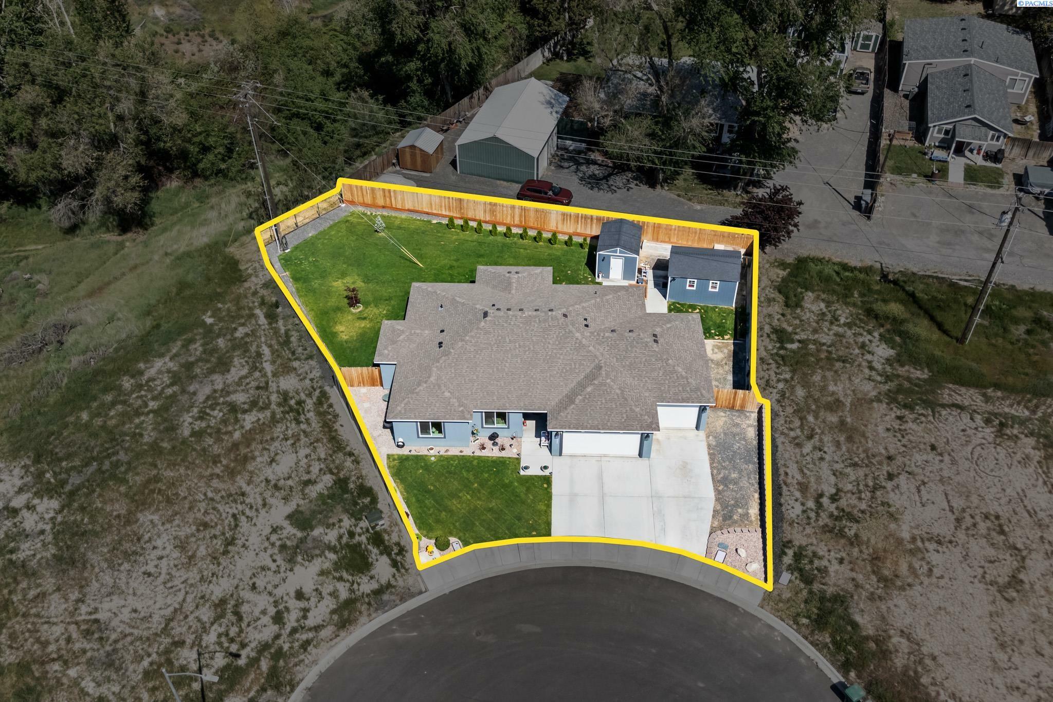Property Photo: 2526 W 19th Court WA 99338