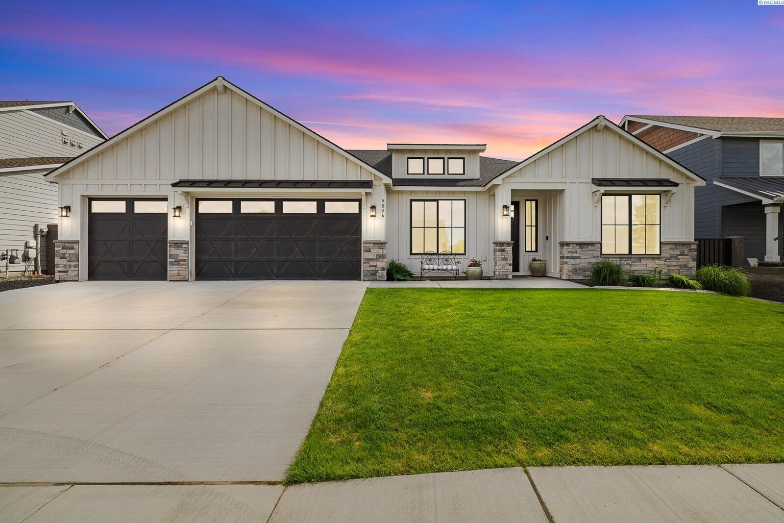 Property Photo:  9806 Coho Ct  WA 99301 