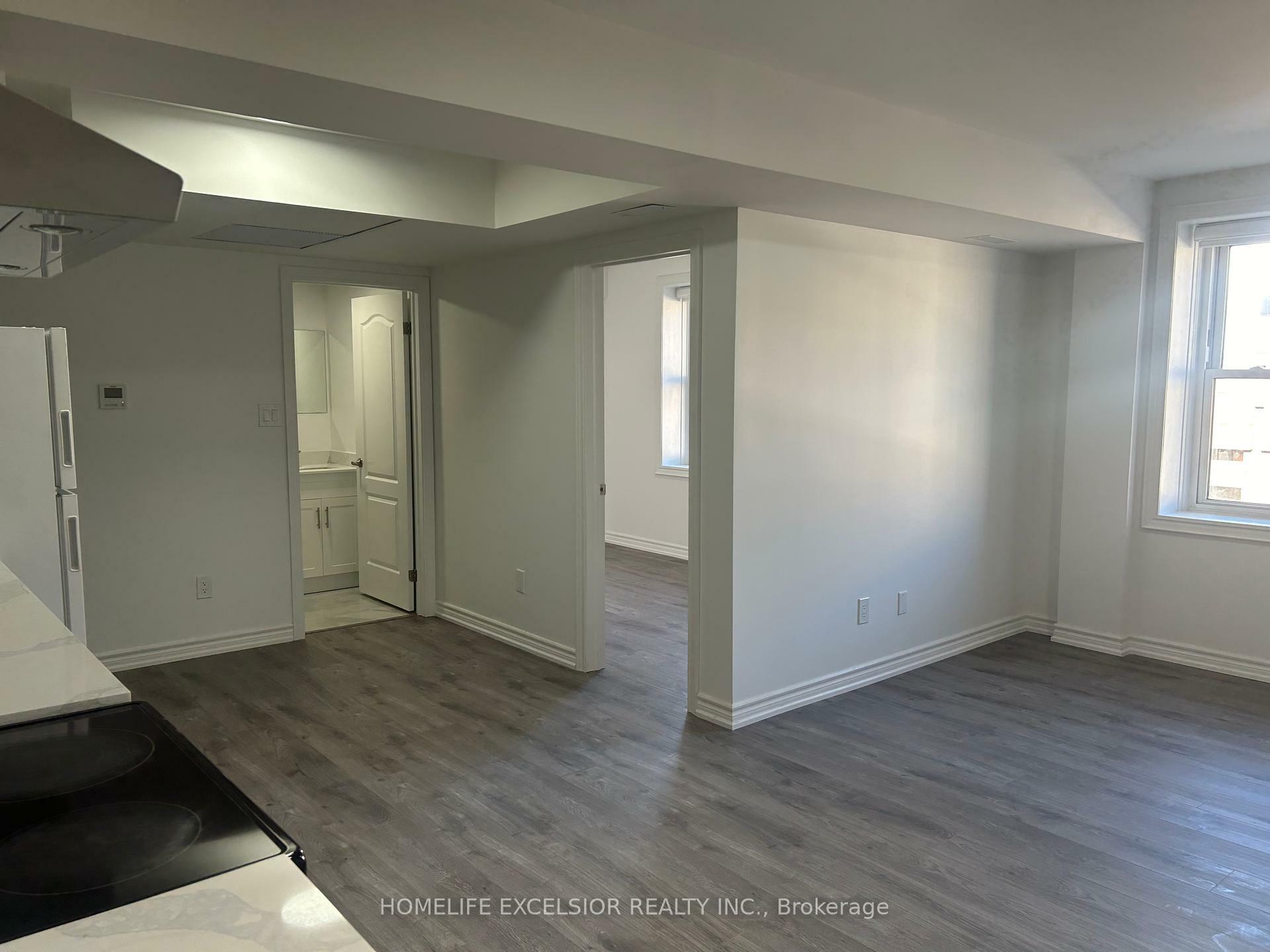 Property Photo: 3 Simcoe Street S Unit 6 ON L1H 1A9