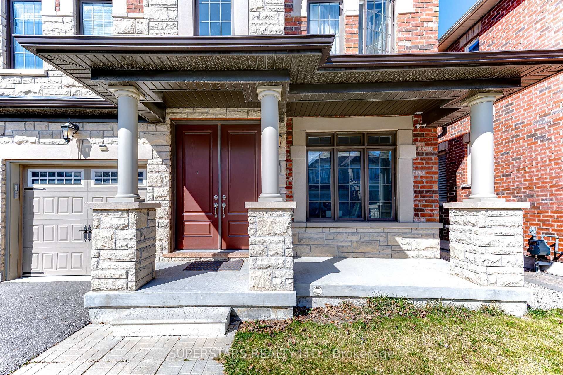 Property Photo: 31 Roy Harper Avenue ON L4G 0V4