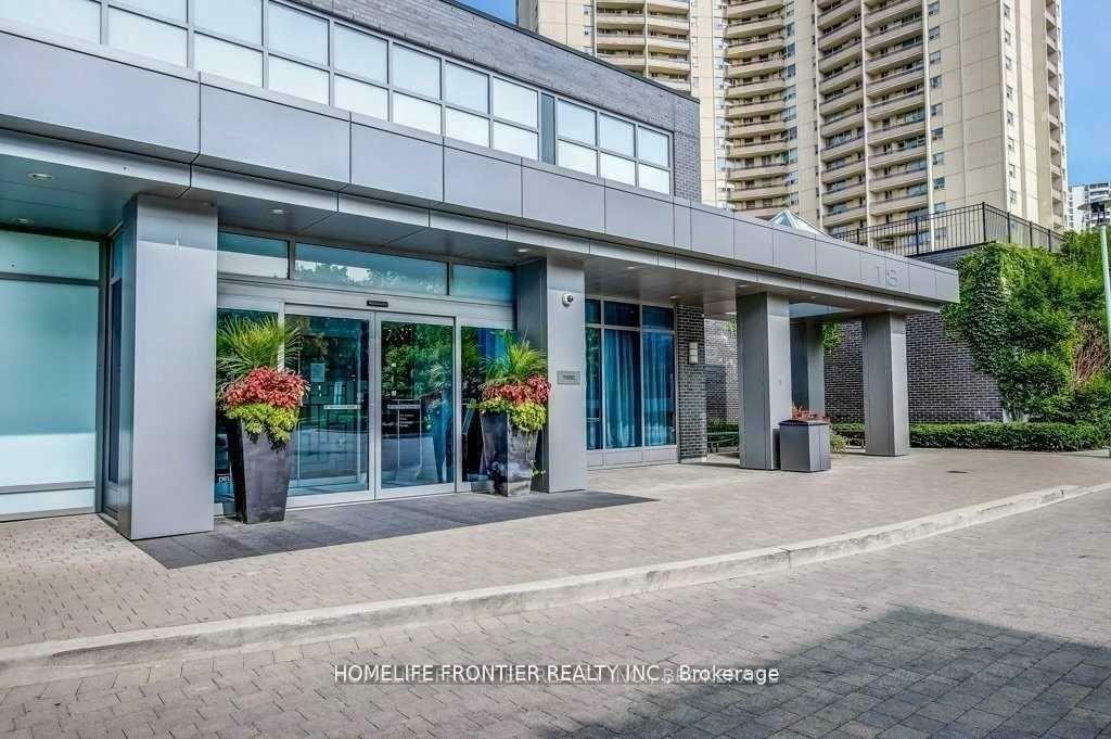 Property Photo: 18 Graydon Hall Drive 1902 ON M3A 0A4