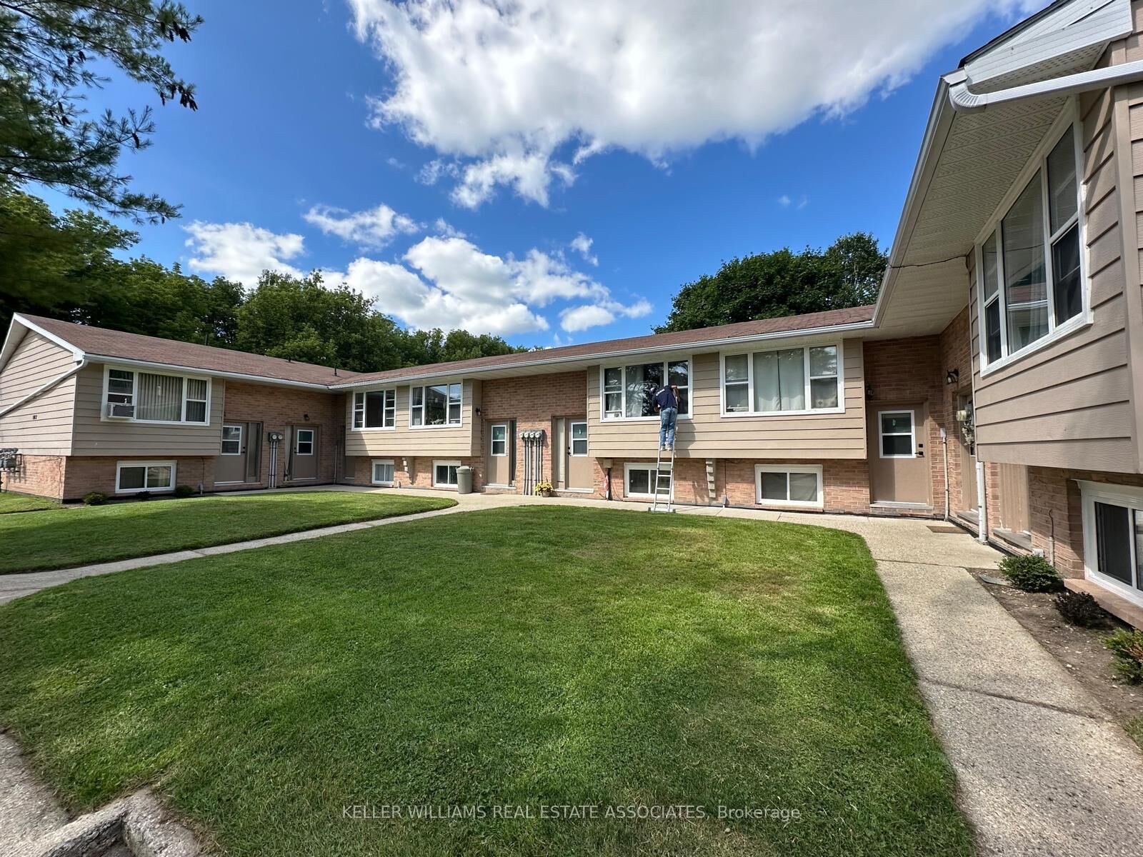 Property Photo:  103 King Street N  ON N0G 1Z0 