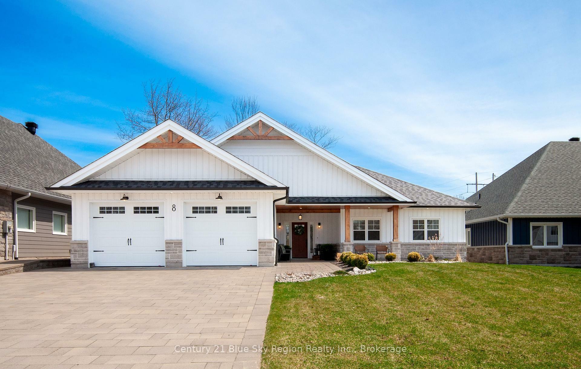 Property Photo: 8 Chateau Ridge ON P1C 0B9