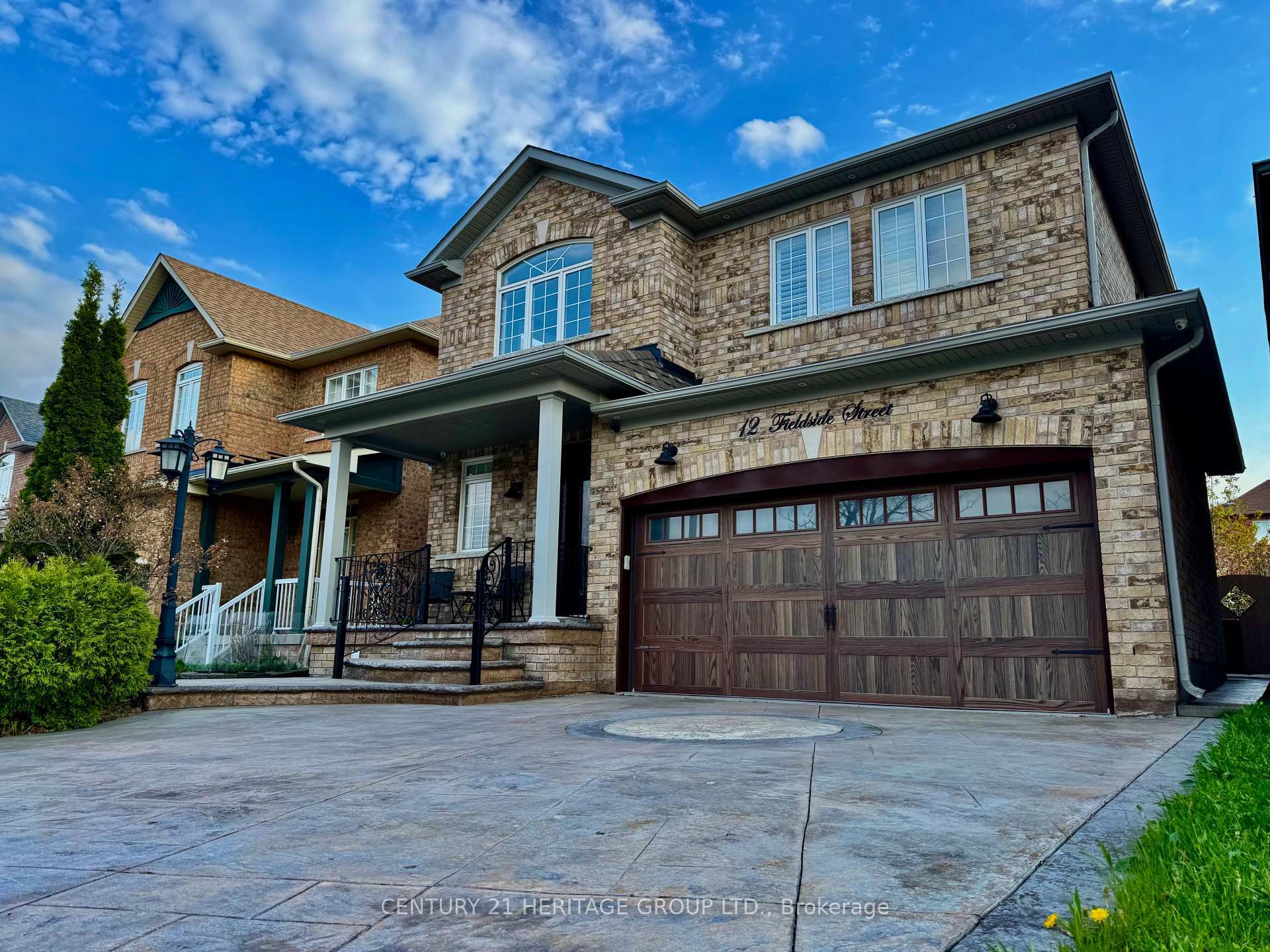 Photo de la propriété: 12 Fieldside Street ON L6B 0B4