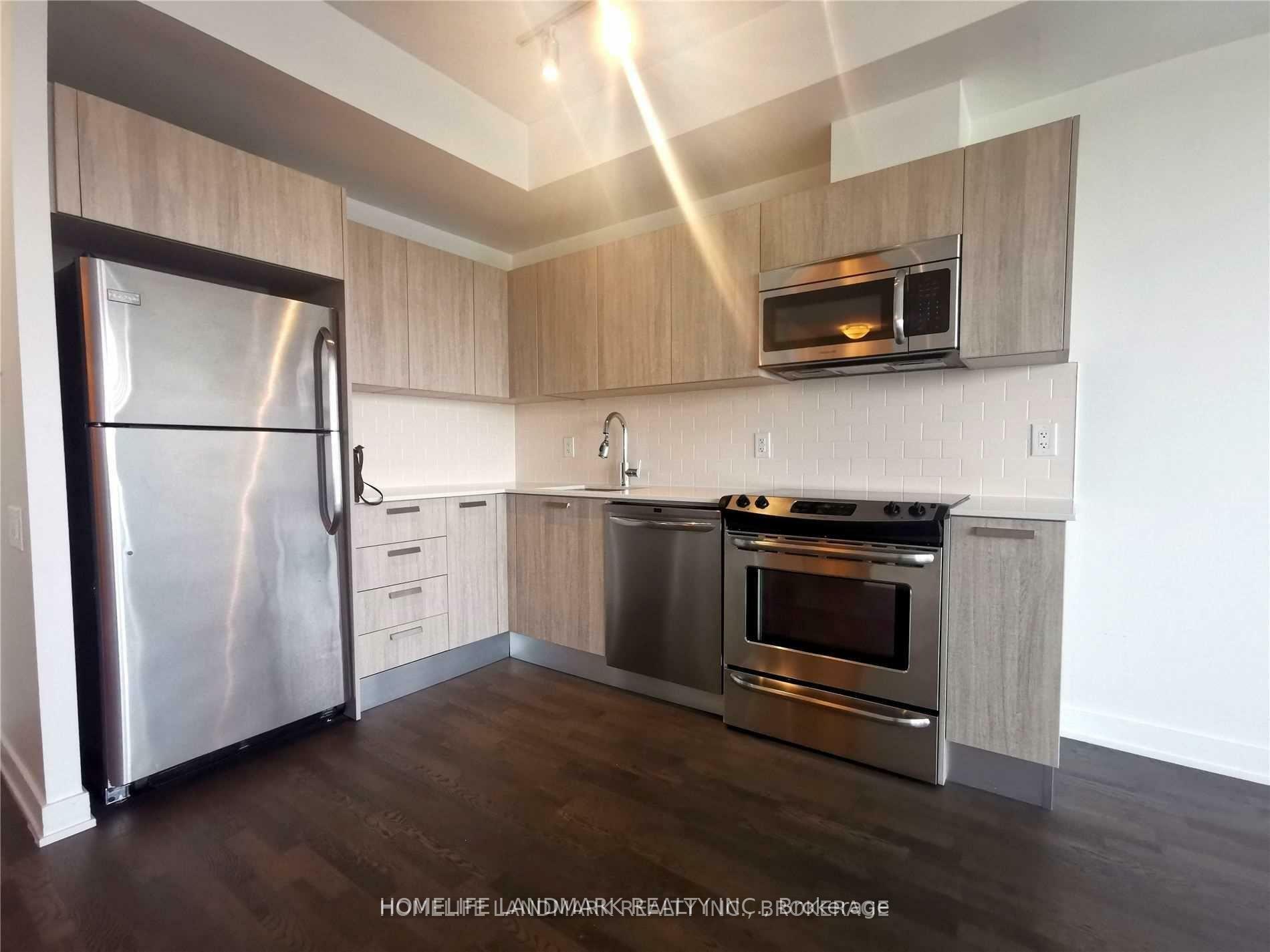 Property Photo: 1815 Yonge Street 1703 ON M4T 2A4