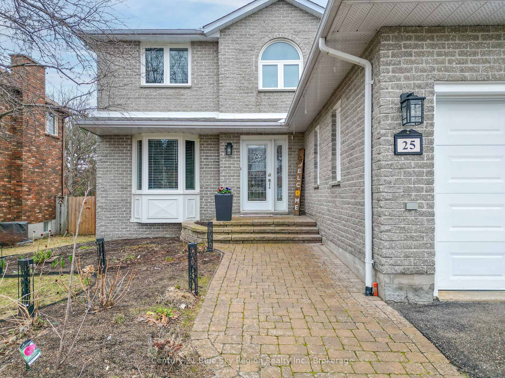 Property Photo: 25 Canterbury Crescent ON P1C 1K9
