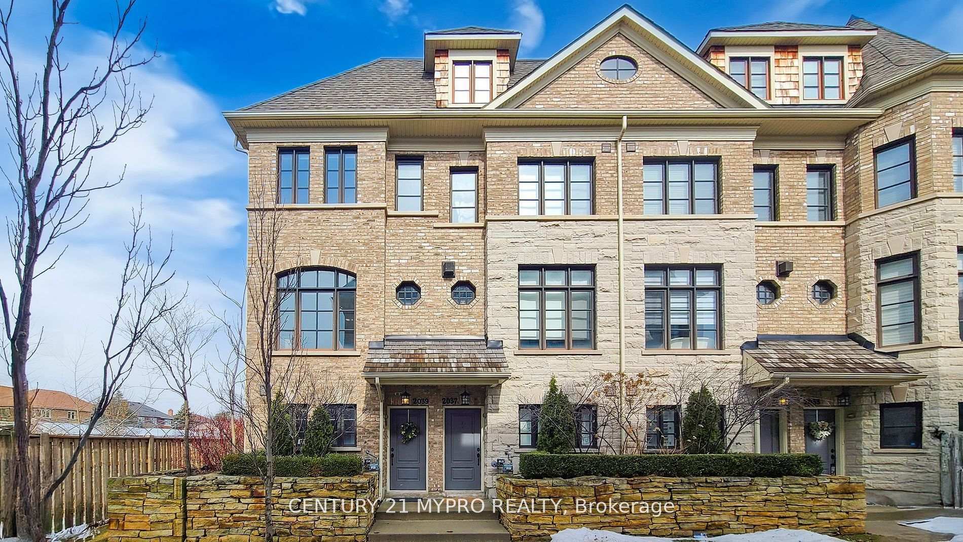 Property Photo: 2039 Queensborough Gate E 47 ON L5M 0Y1