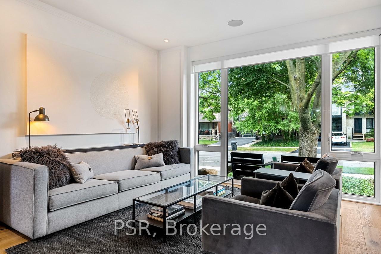 Photo de la propriété: 25 Putney Road ON M8W 2K6
