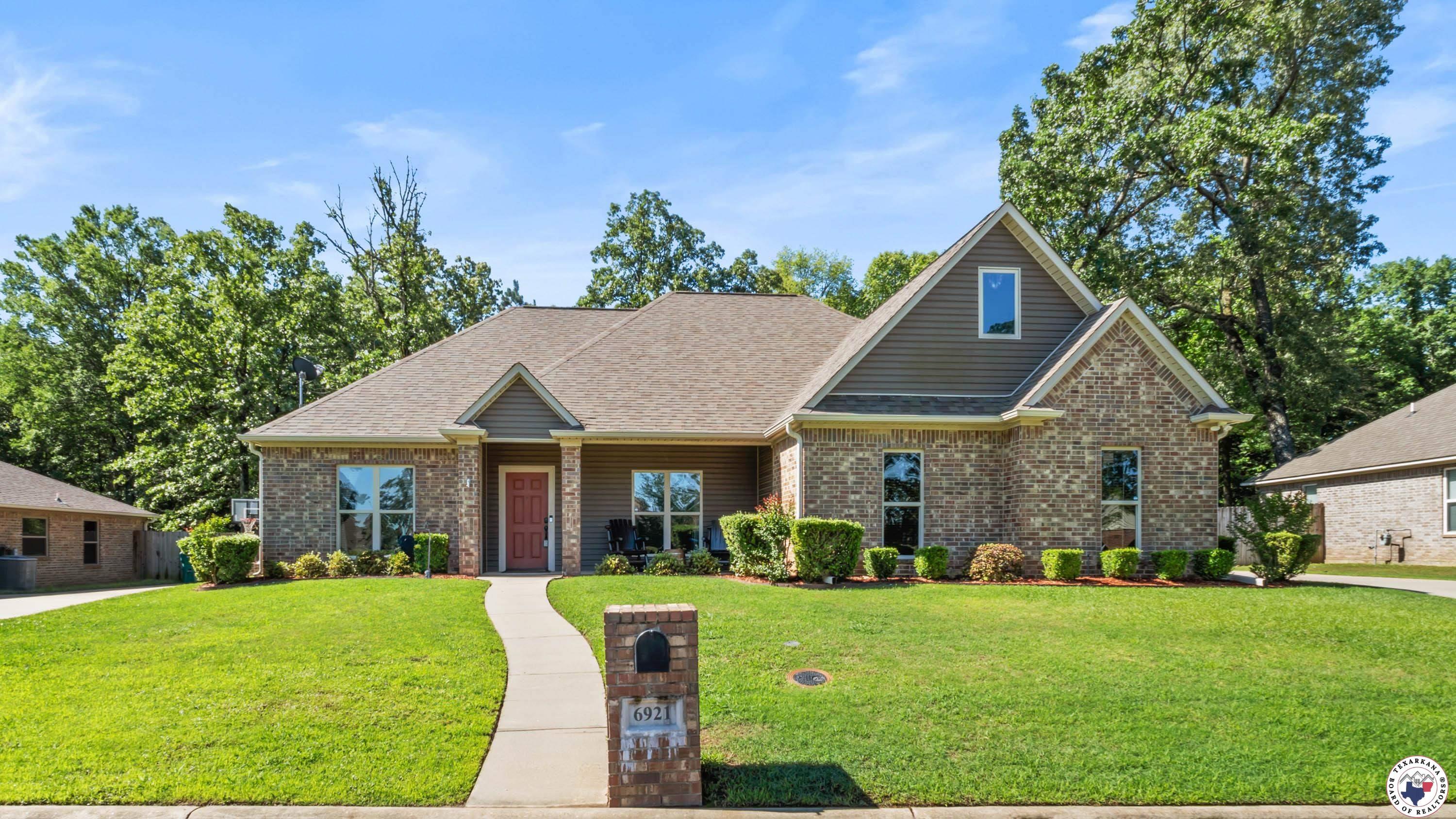 Property Photo: 6921 Woodmere Ct TX 75503