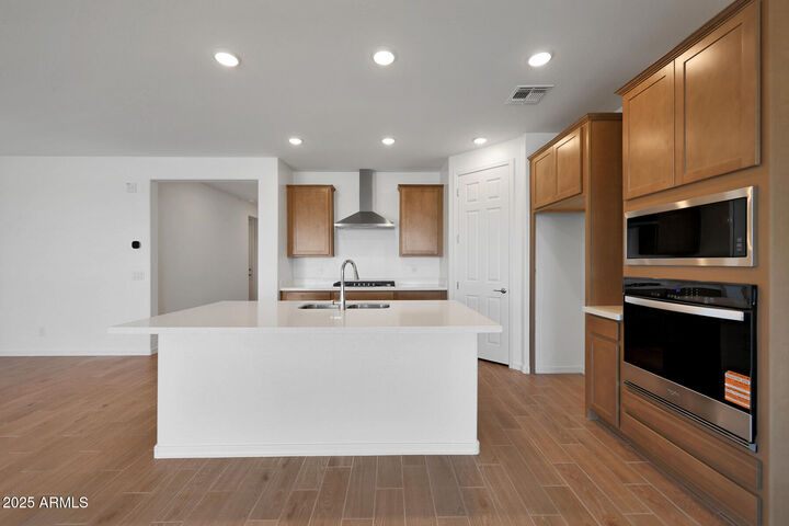 Property Photo:  823 W Riparian Drive  AZ 85140 