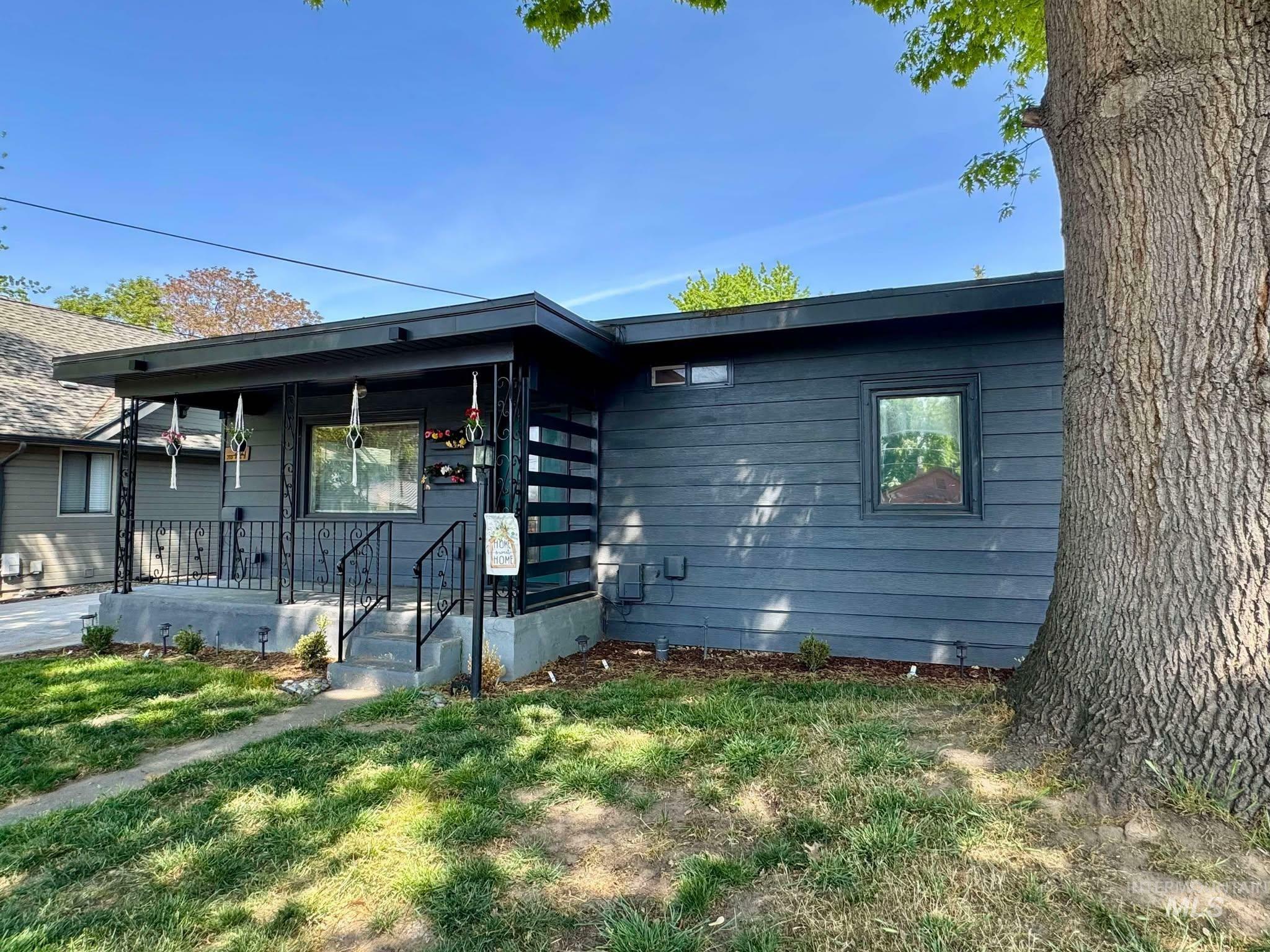 Property Photo: 2321 2nd Ave N 2nd Ave N ID 83501