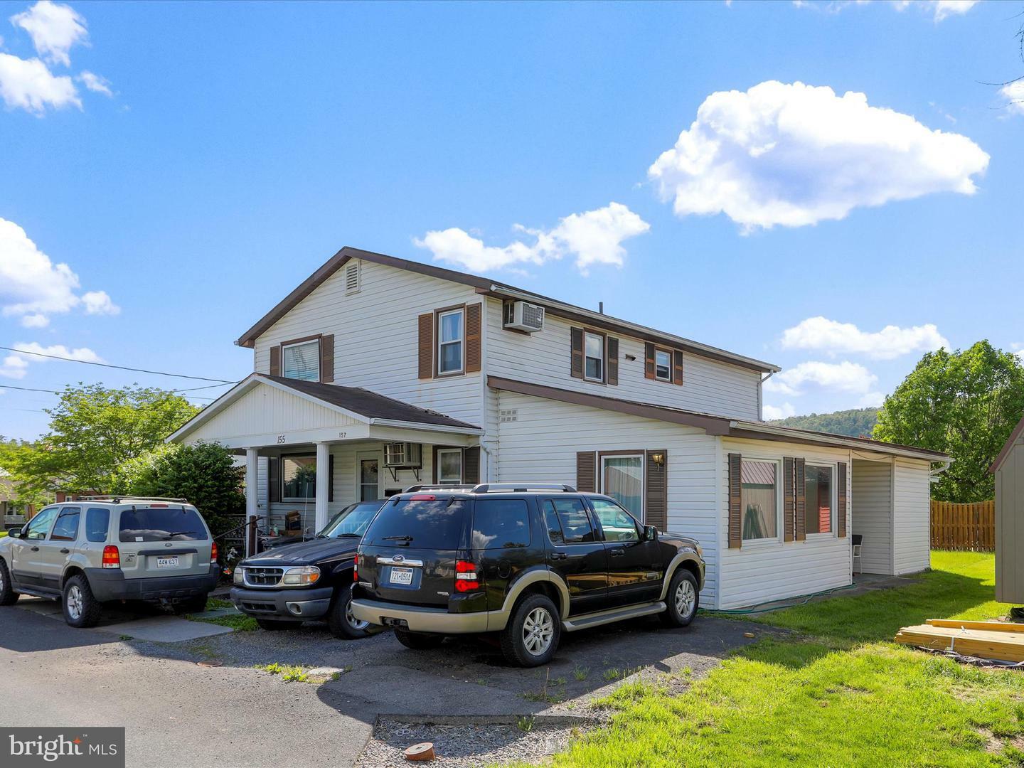 Property Photo: 155,153,157 N Charlevoix Place WV 26757
