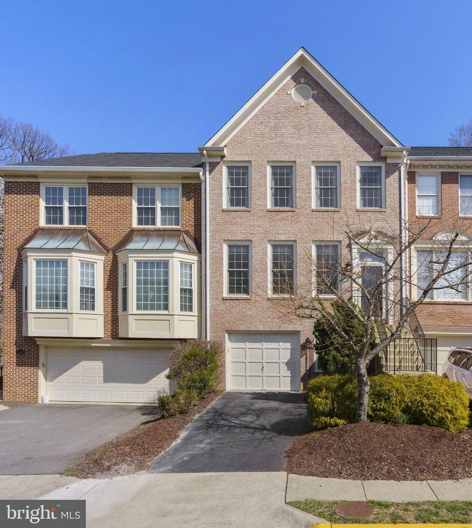 Property Photo: 6244 Windham Hill Run VA 22315