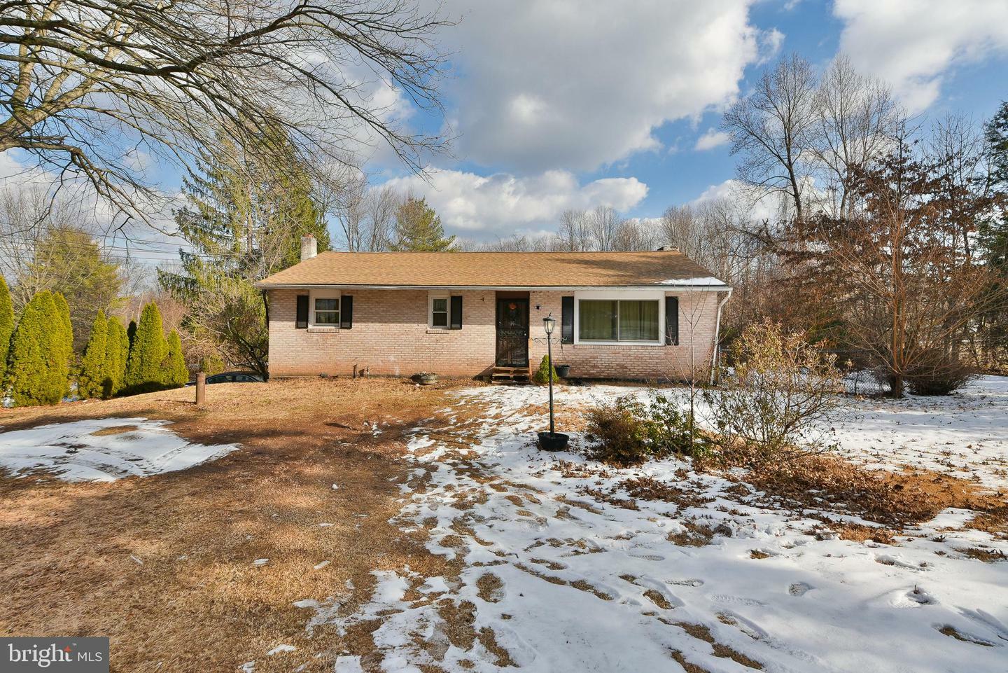 1372 Laurelwood Road  Pottstown PA 19465 photo