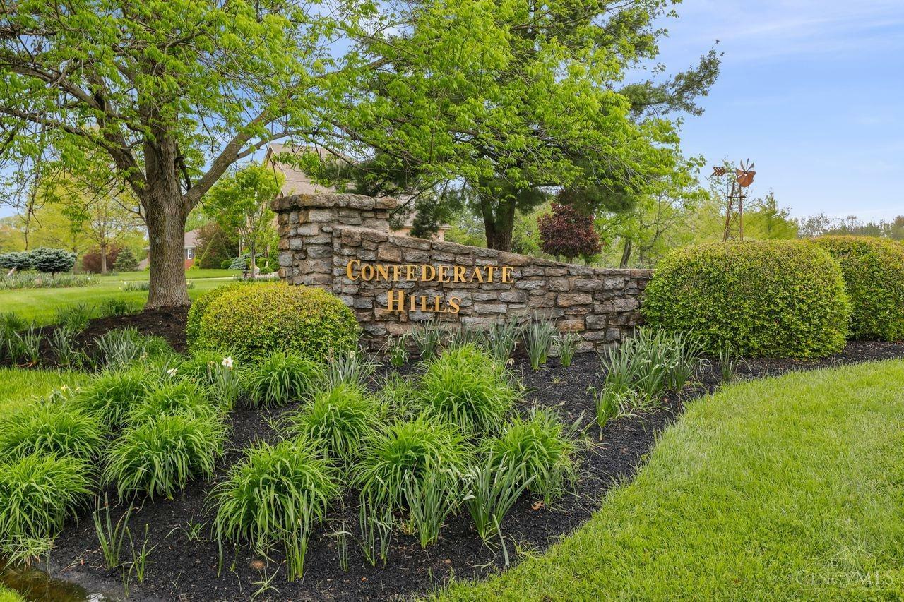 Property Photo: 2081 Natchez Trace OH 45103