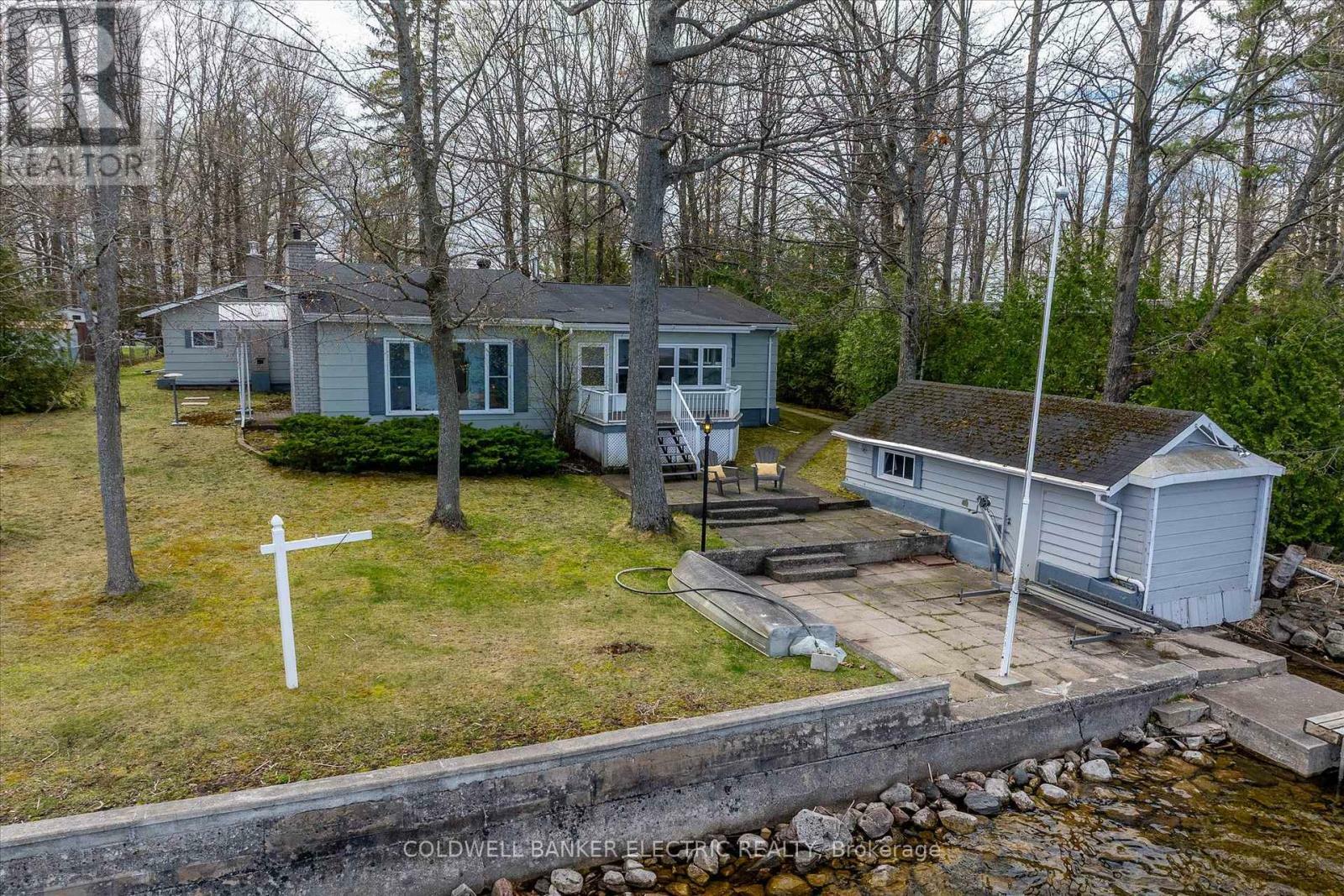 Property Photo: 318 Fothergill Isle ON K9J 6X2