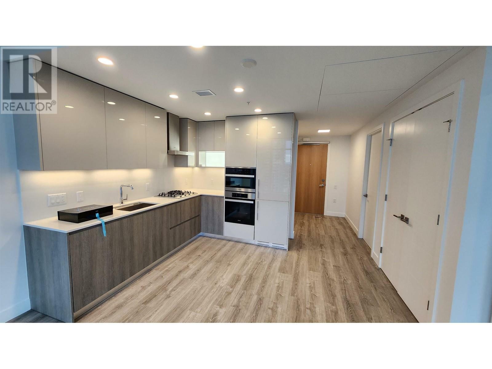 Property Photo: 6511 Sussex Avenue 1903 BC V5H 0K5