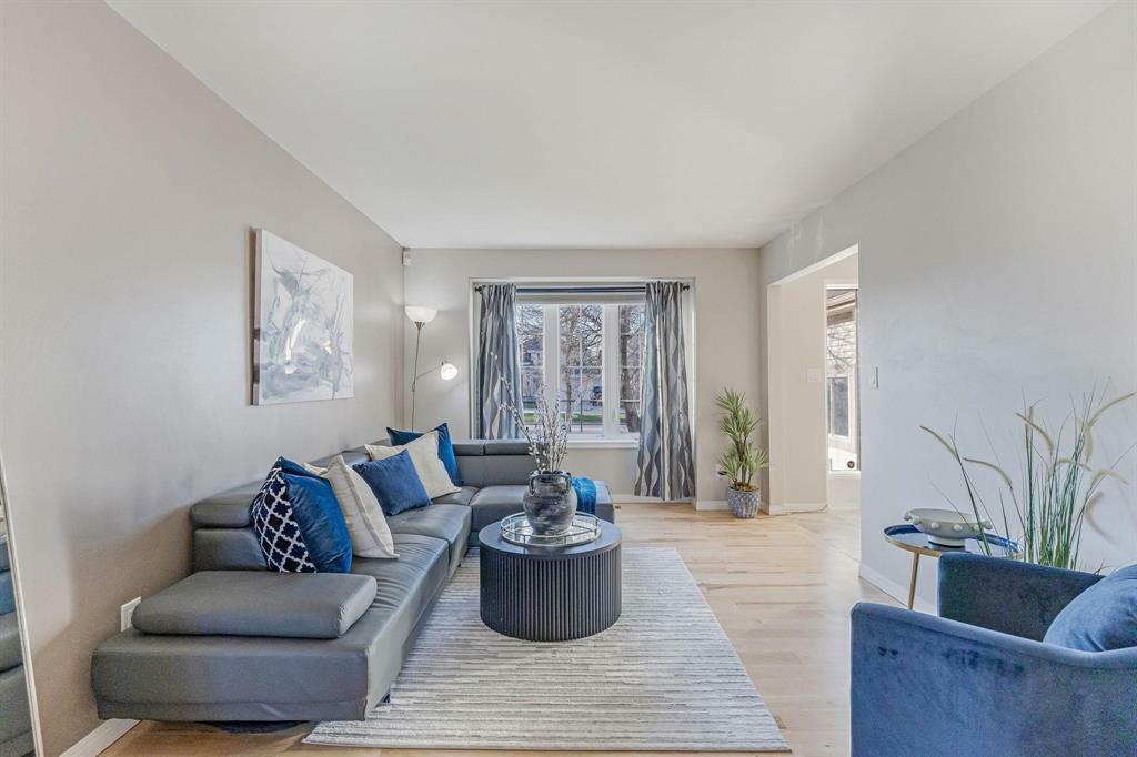 Property Photo: 376 Lindenwood Drive East MB R3P 2H1