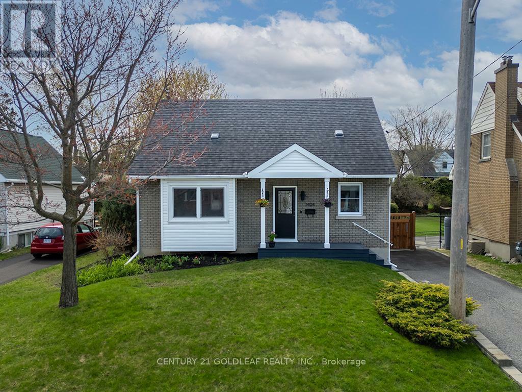 Property Photo: 1404 Larose Avenue ON K1Z 7X7