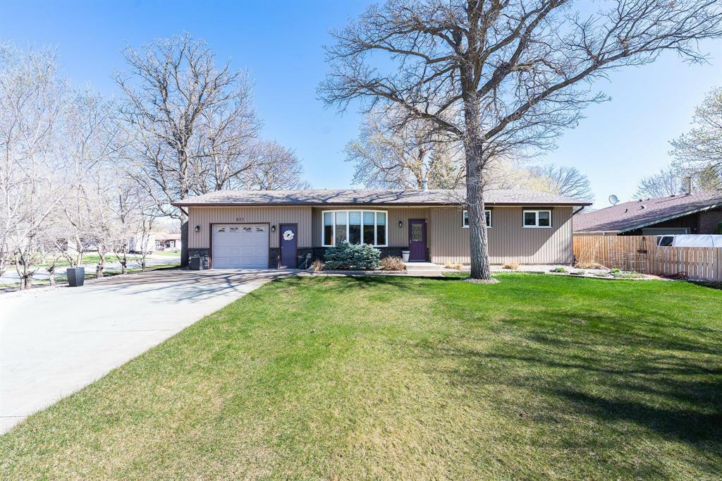 Property Photo: 611 River Drive MB R5K 1E9