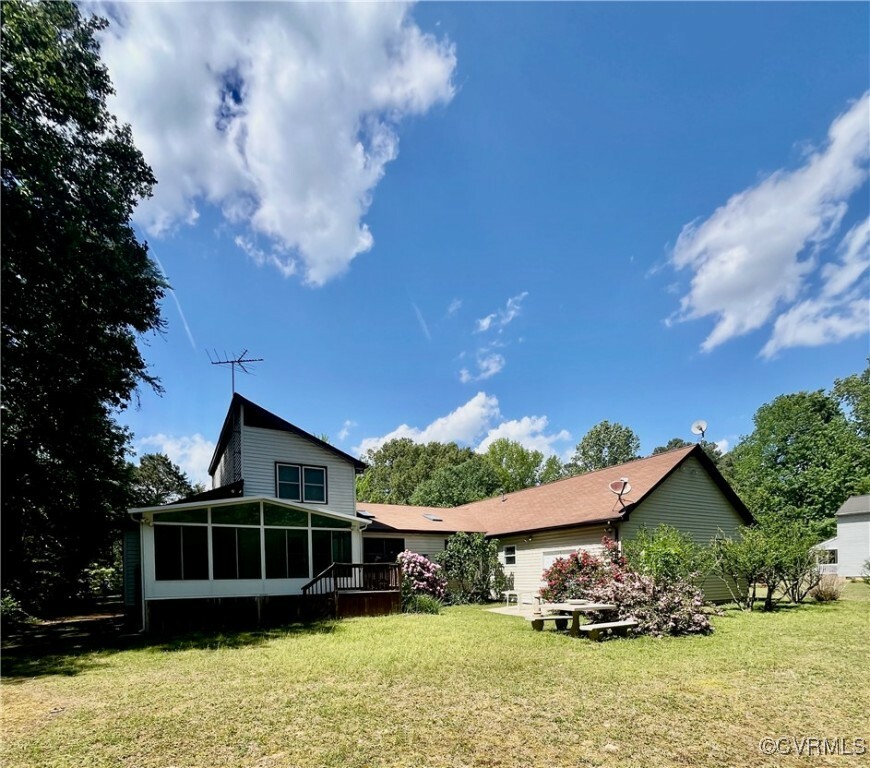 Property Photo: 209 Pineview Drive VA 23071