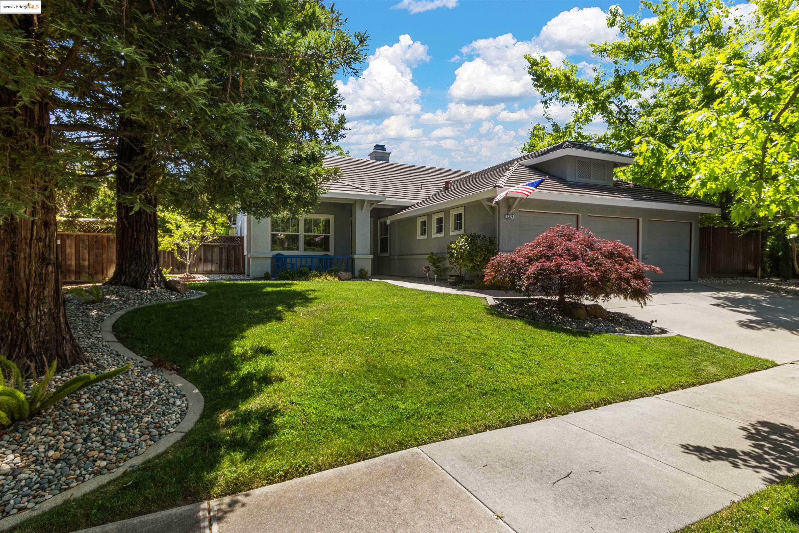 Property Photo: 1326 Rebecca Dr CA 94550