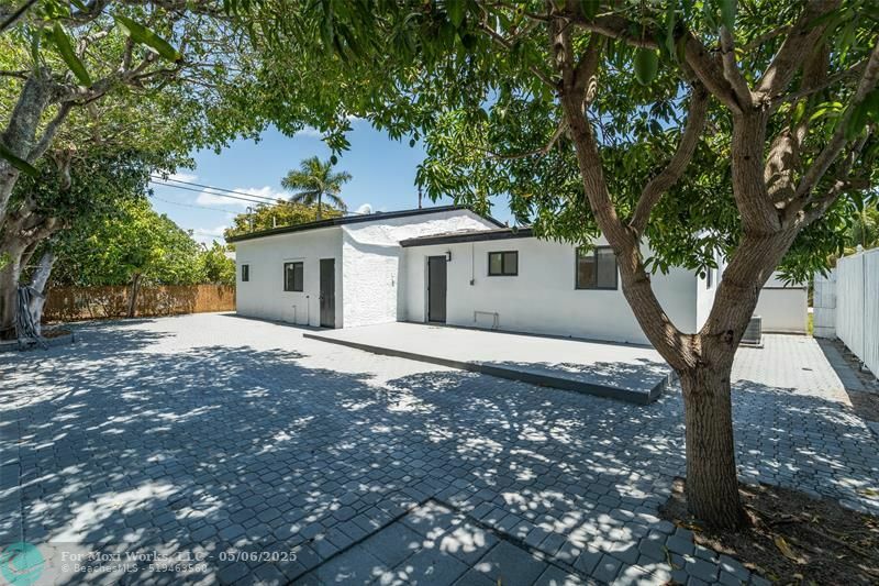 Property Photo: 2633 NE 13th Ave FL 33064