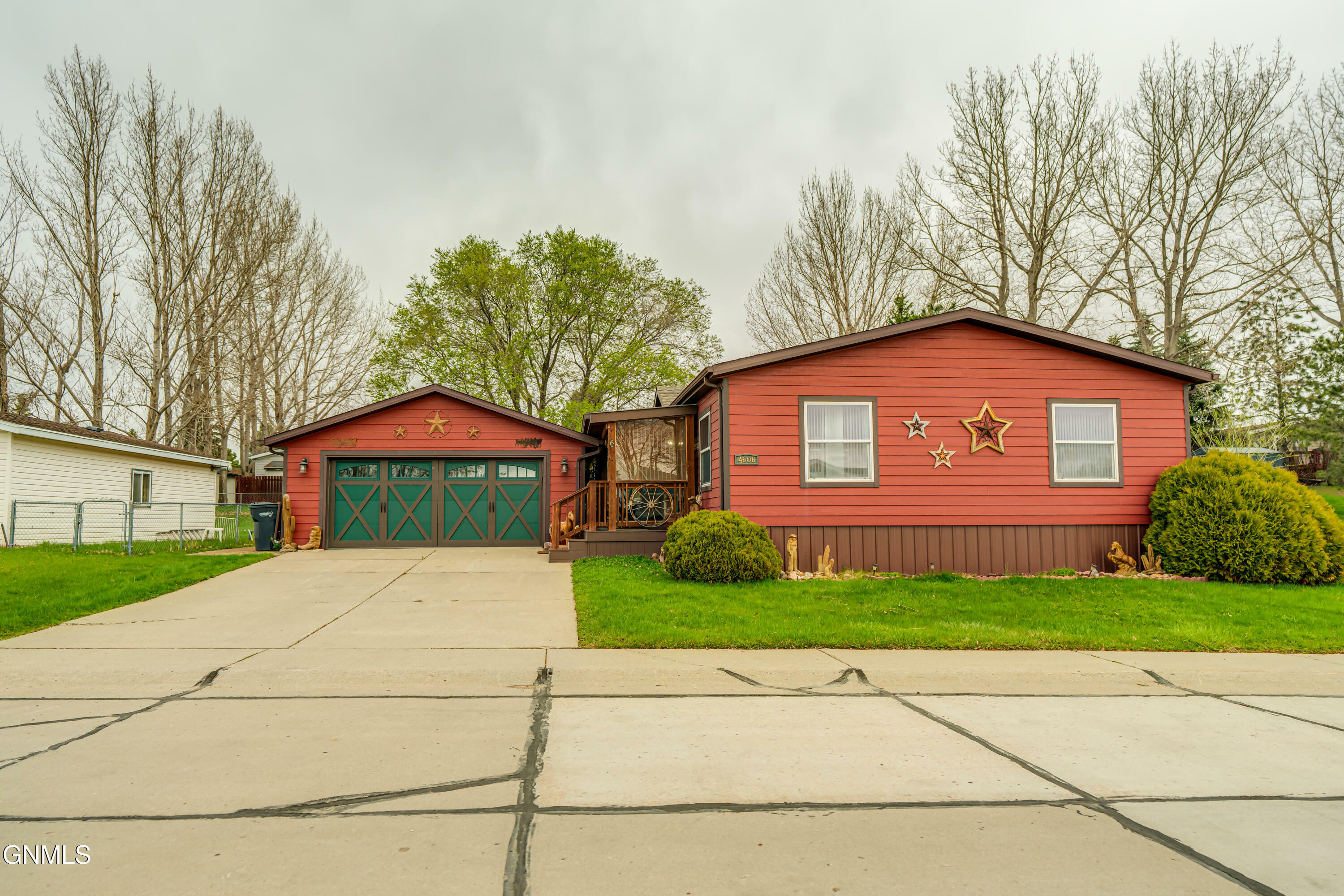 Property Photo: 4606 Rebel Drive ND 58503