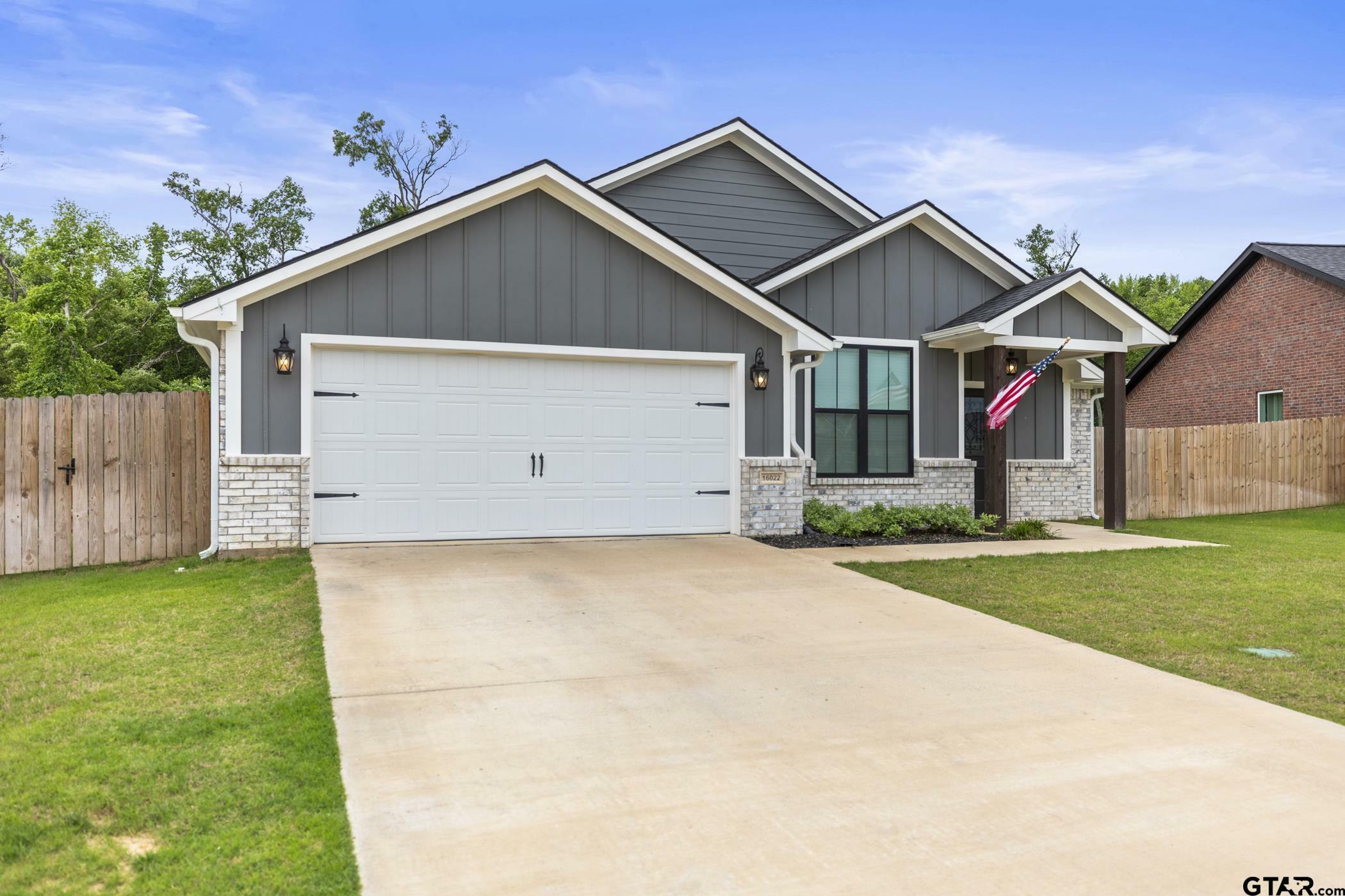 Property Photo: 16022 Crossing Cir TX 75771