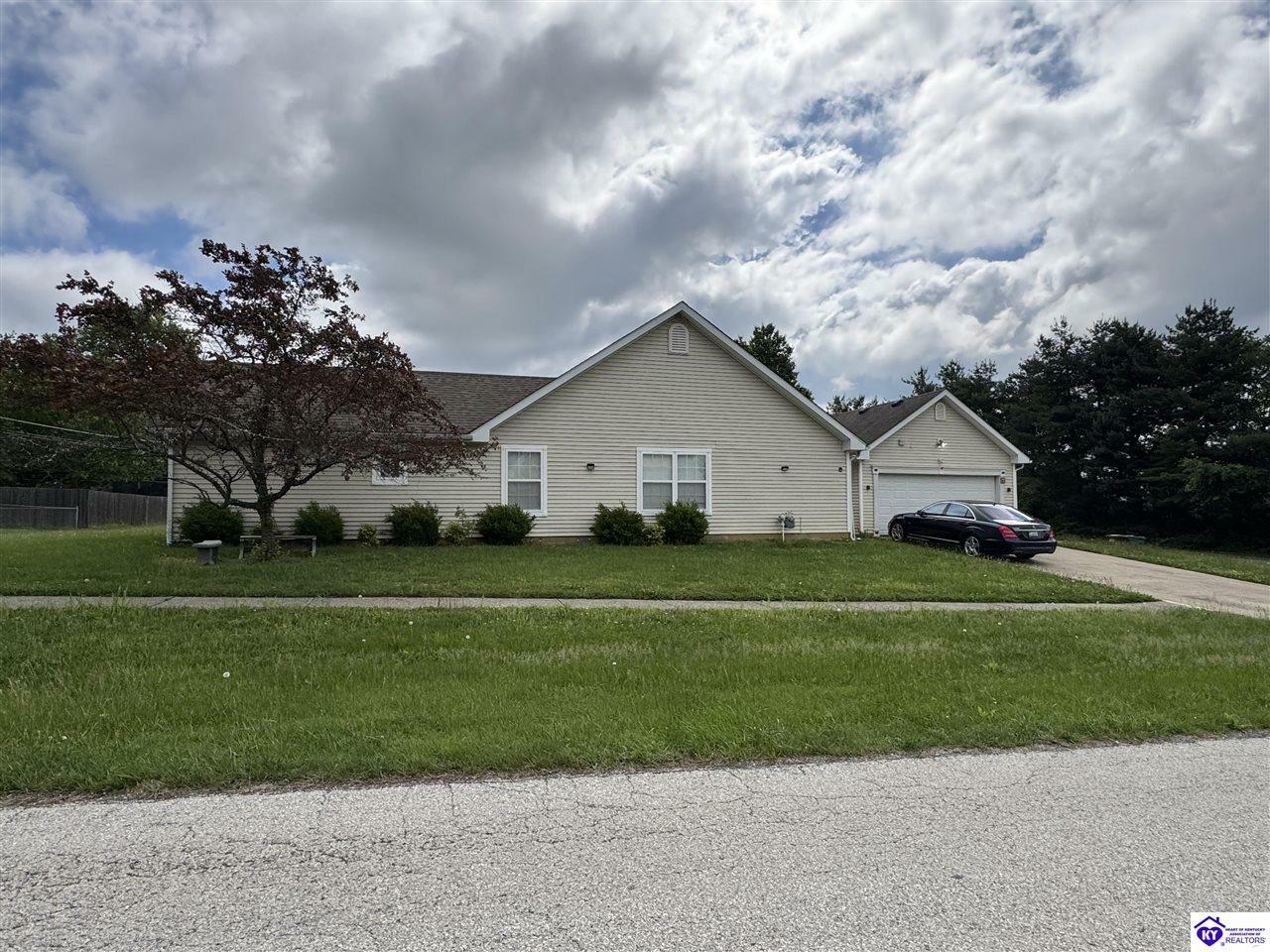 Property Photo:  301 Wingfield Drive Unit A And B  KY 42701 