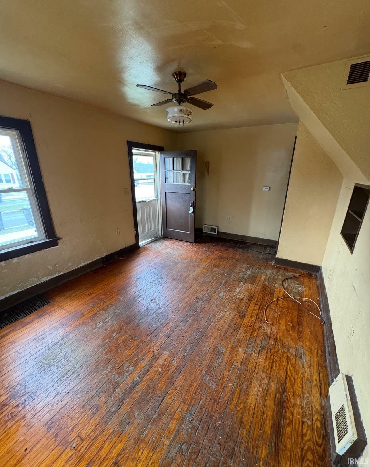 Property Photo: 118 Burns Boulevard IN 46807