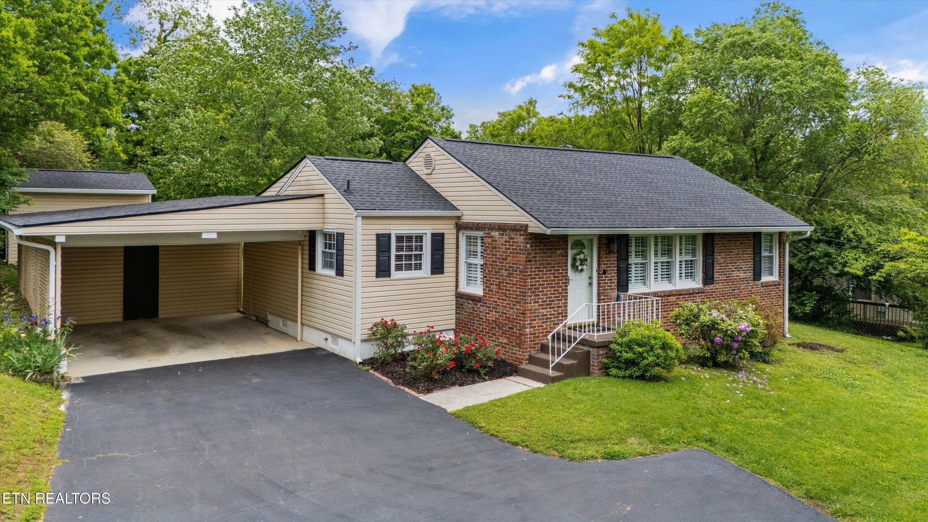 Property Photo:  5702 Dogwood Rd  TN 37918 